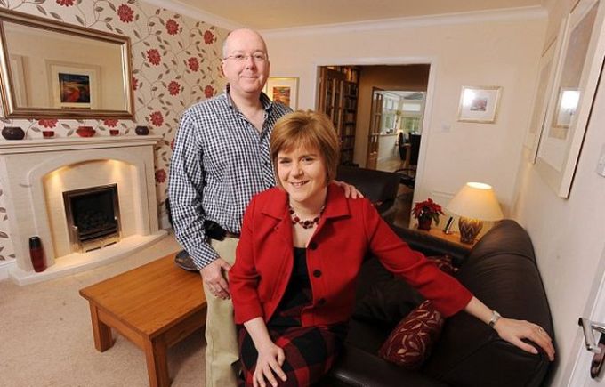 NICOLA STURGEON SI PETER MURRELL 4
