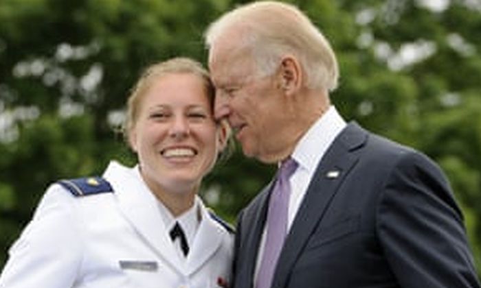 JOE BIDEN Y ESPACIO INTIMO