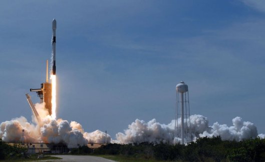 A SpaceX Falcon 9 rocket carrying the seventh batch of 60